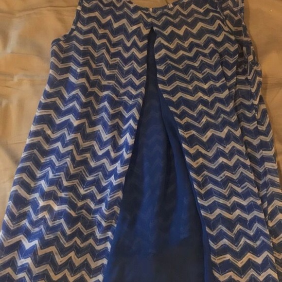 Candie’s Blue Chevron High-Low Shirt - Picture 2 of 2